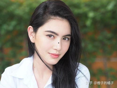 明艳女明星网红是谁,揭秘网络红人的璀璨魅力