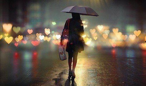 热门话题雨中漫步图片,邂逅诗意时光的浪漫瞬间