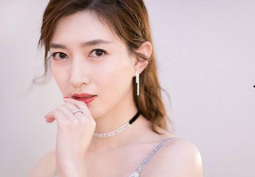 一线女明星网红,揭秘一线女明星网红的璀璨人生
