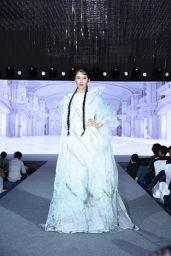 瓷砖走秀视频热门话题,揭秘走秀视频热门话题背后的潮流密码