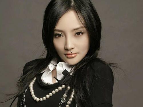 汽车明星网红是谁呀图片,揭秘当红明星网红是谁？