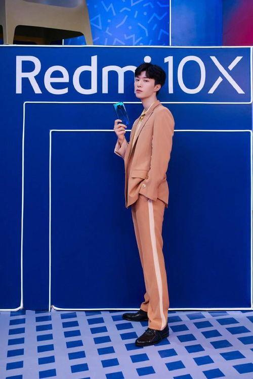 明星网红空降品牌直播间,品牌热度飙升，互动狂欢盛宴即将开启！